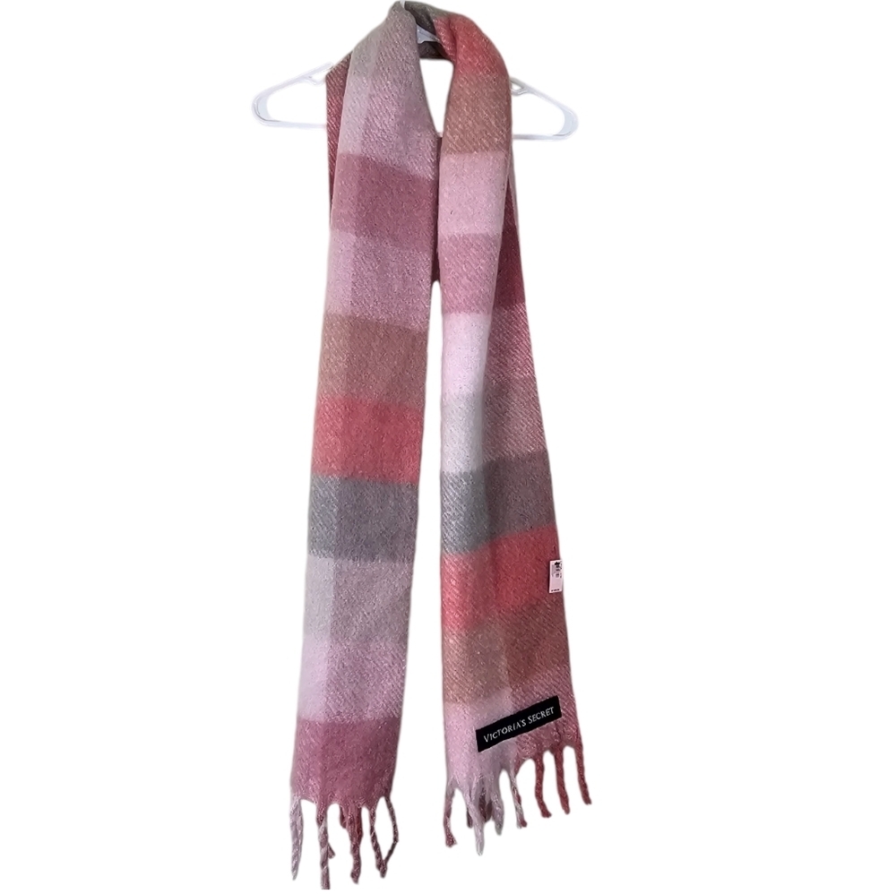 NWT Victoria’s Secret Pink Plaid Brushed Fringe Scarf Soft Cozy Winter Wrap